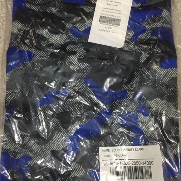 Fabletics Infinity Scarf - Picture 3 of 3